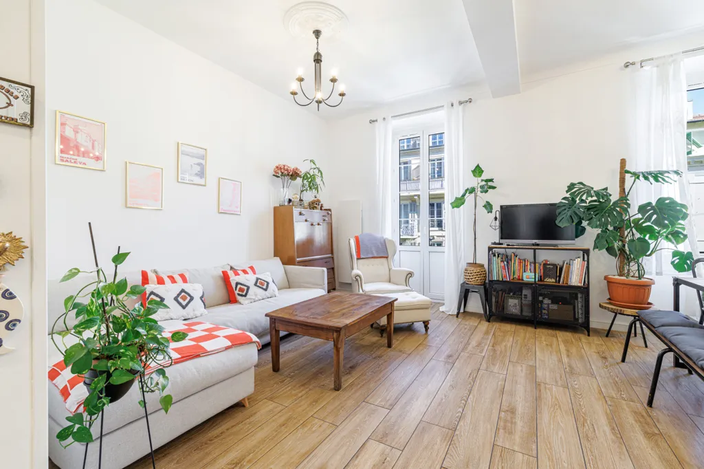 Séjour - Appartement bourgeois traversant avec balcons à Nice