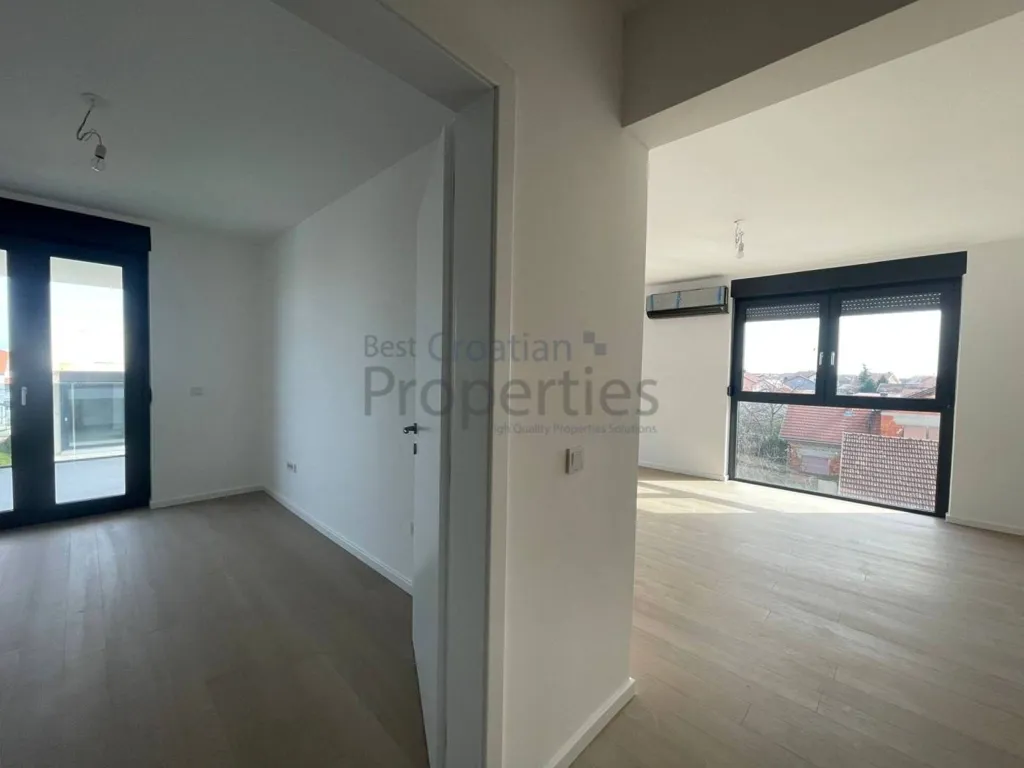 Séjour - 4-Bedroom Apartment with Balcony in Velika Gorica