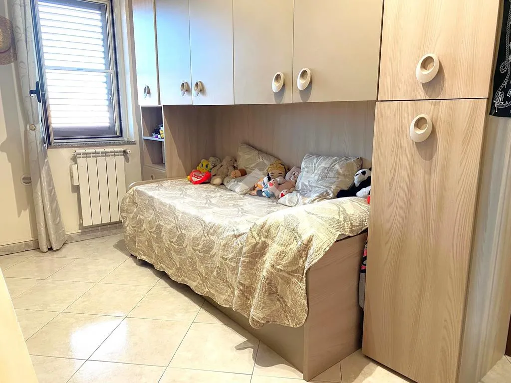 Camere da letto - Appartamento con terrazzo in parco ad Acerra