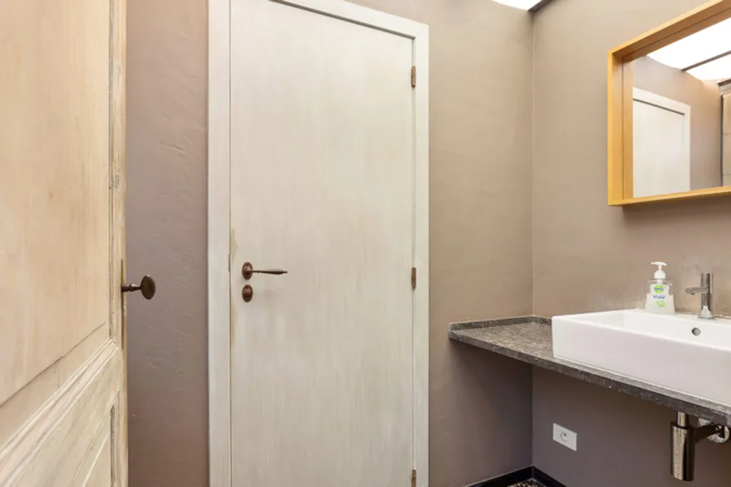 Vannitoad - Commercial with Apartment in Lede Centre