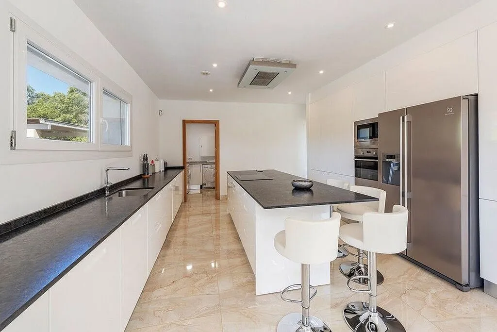 Cucina - Contemporary Wooden Villa with Pool in Pollensa