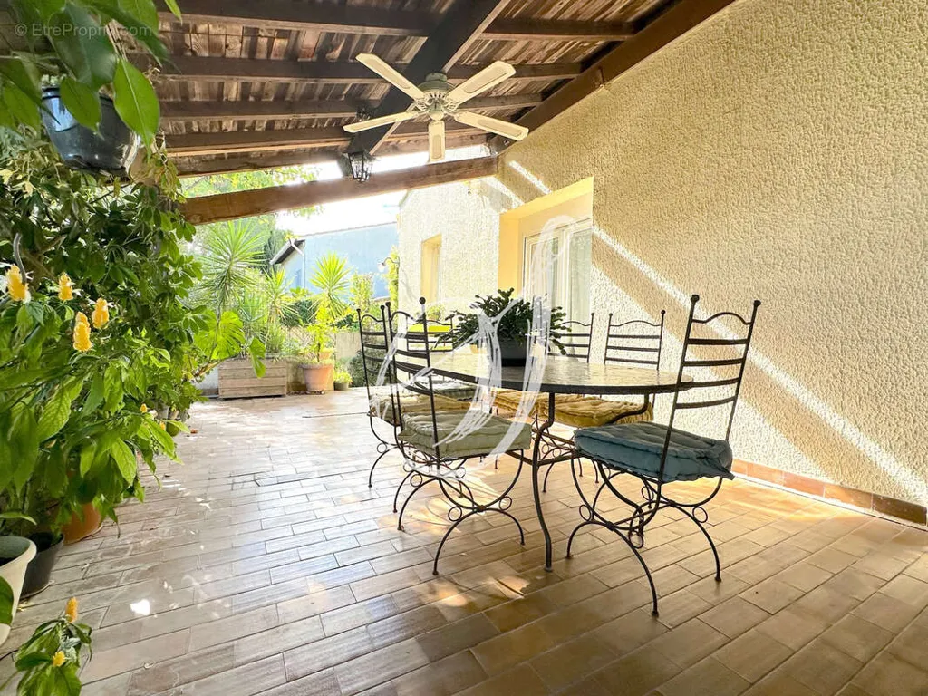 Terrasse - Villa avec Piscine sur les Hauteurs de Montpellier