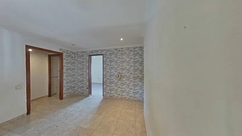 Esik - Functional Flat with Tour in Barcelona