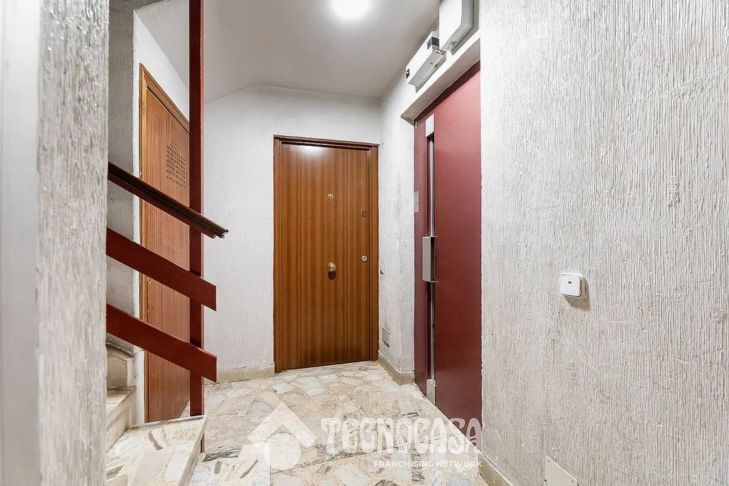 Esik - Modernised Apartment with Garage in Las Rozas