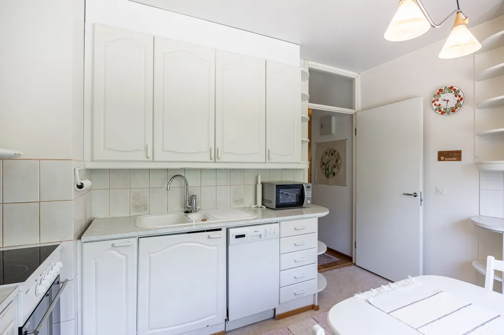 Cuisine - Spacious Apartment with South Balcony in Valkeakoski