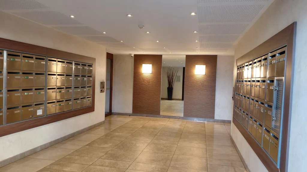 Entrée - Appartement 2 Pièces avec Vue Dégagée à Ermont