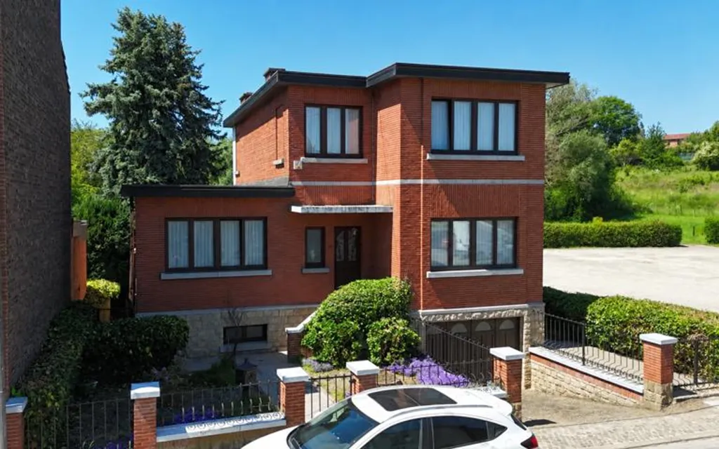 Extérieur - Maison d'Architecte avec Terrasse à Châtelet