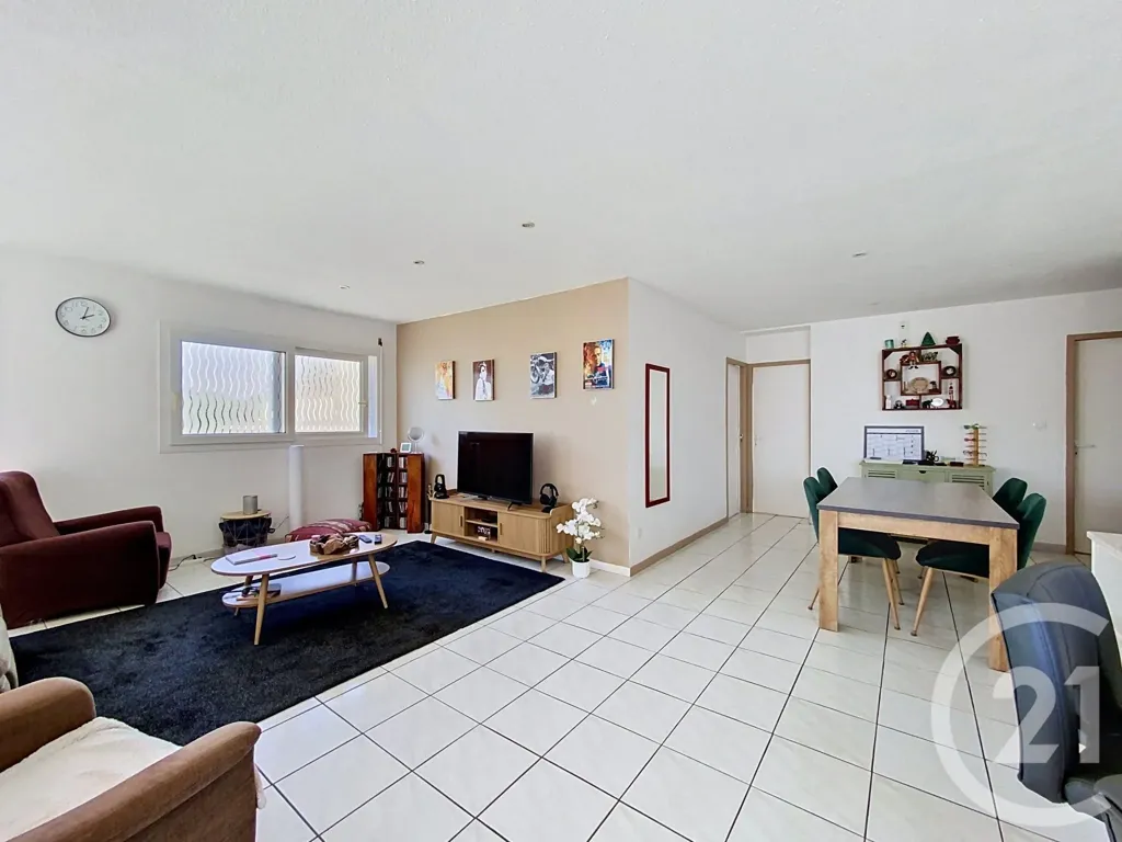 Séjour - Appartement T4 avec Balcons à Agde