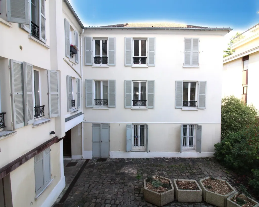 Garden - Bright 3-Piece in Bourg-la-Reine