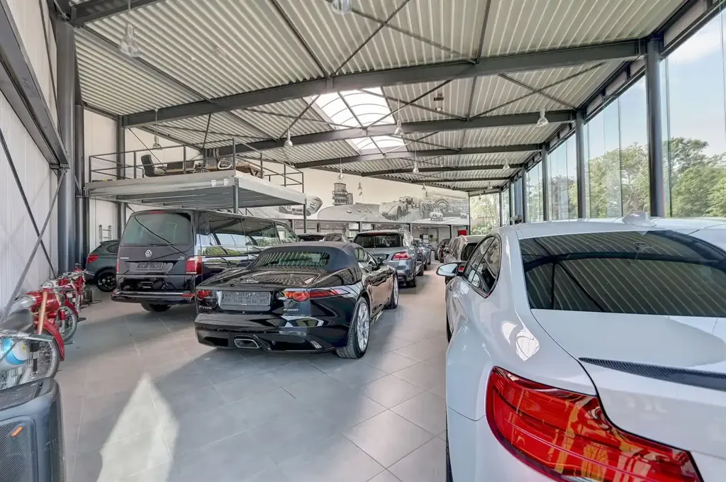 Garaje - Showroom with Water View on Dendermonde-Zele Link Road