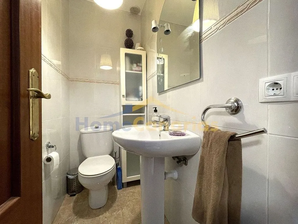 Salles de bain - Terraced House with Garage in El Matorral