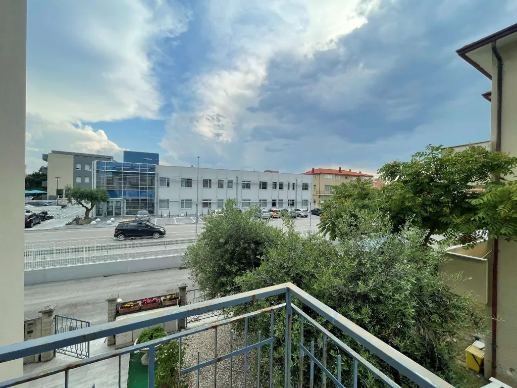 Balcon - Spacious Apartment with Balcony in Senigallia