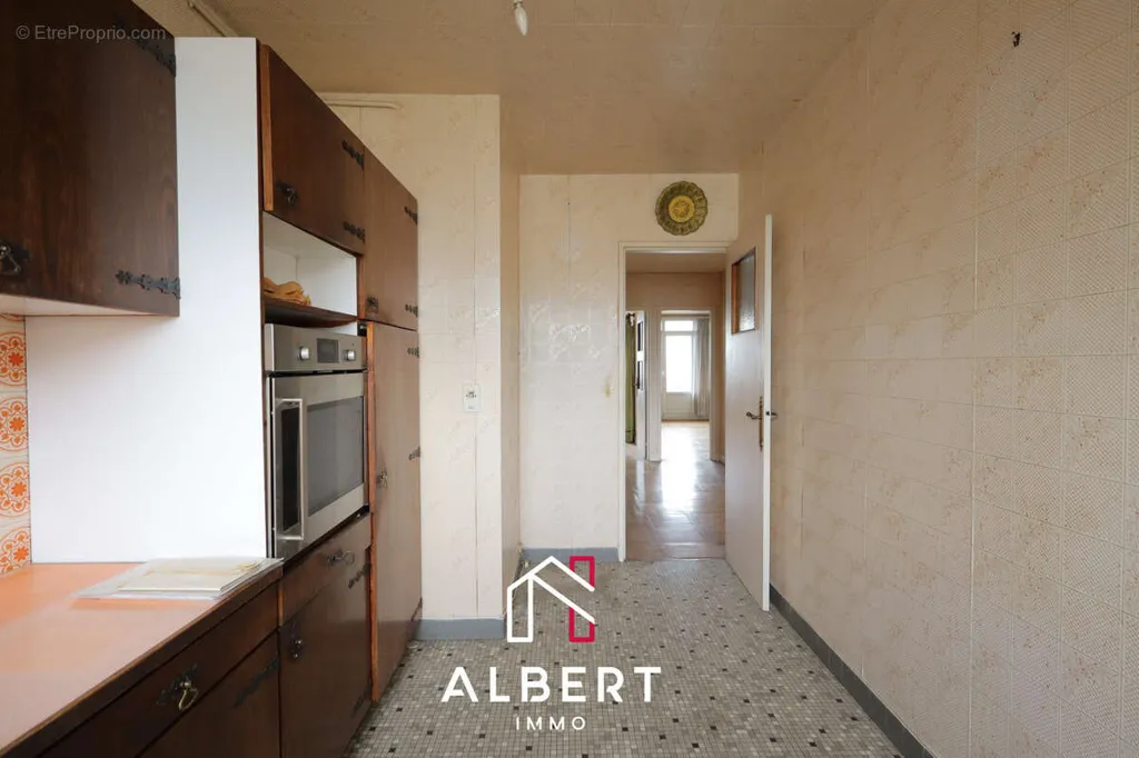 Köök - Apartment with Balcony and Parking in Les Lilas