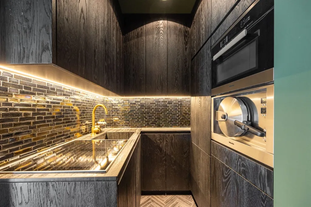 Cucina - Glass-Fronted Apartment in Antwerp Centre