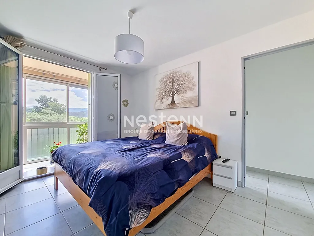 Chambres - Appartement Traversant avec Terrasse à Sisteron