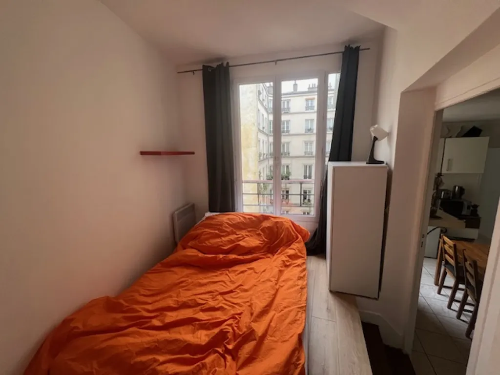 Chambres - Appartement 2 Pièces avec Cour Pavée à Paris 10ème