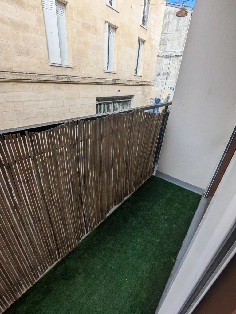 Balcony - Spacious Studio with Balcony in Bordeaux