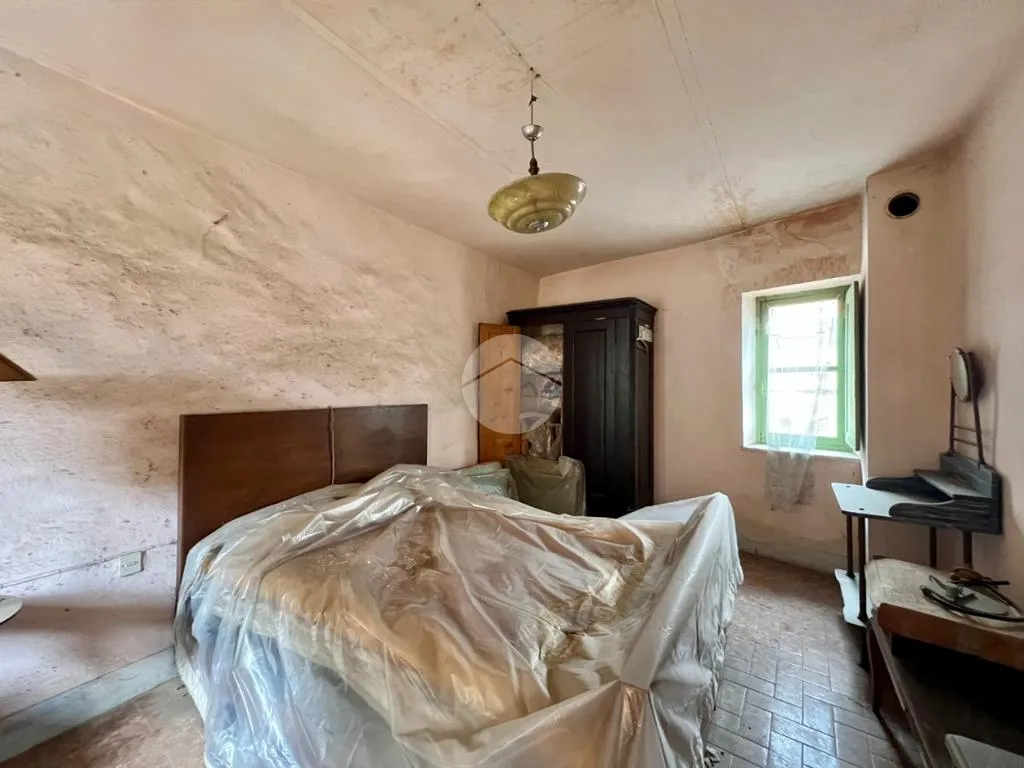 Camere da letto - Casa di corte da ristrutturare con box a Balangero