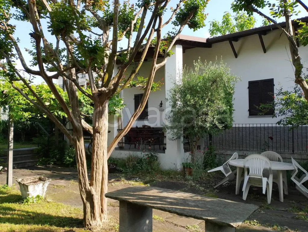 Garden - Independent Villa with Private Garden in Barge