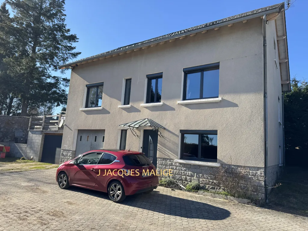 Extérieur - Maison en Pierre avec Vue Montagne à Saint-Chély-d'Apcher