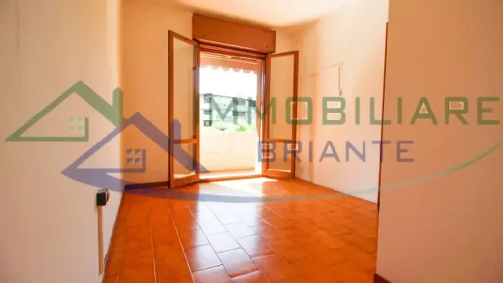 Esik - Apartment with Balcony in Arsago Seprio