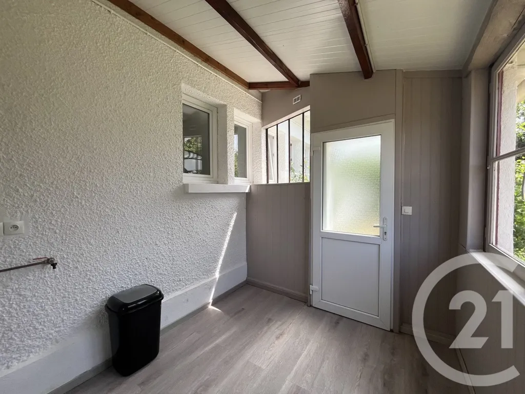 Esik - Detached House with Workshop in Châtellerault