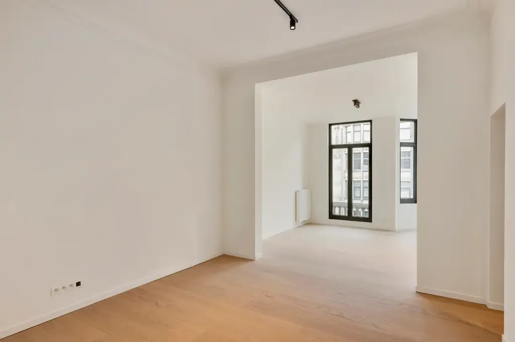 Pièces - Appartement Rénové avec Terrasse au Cœur d'Anvers