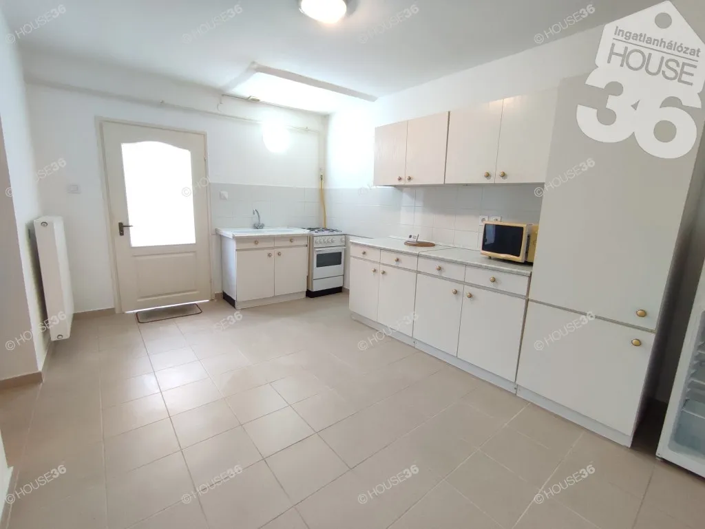 Cucina - Family House with Separate Units in Kecskemét