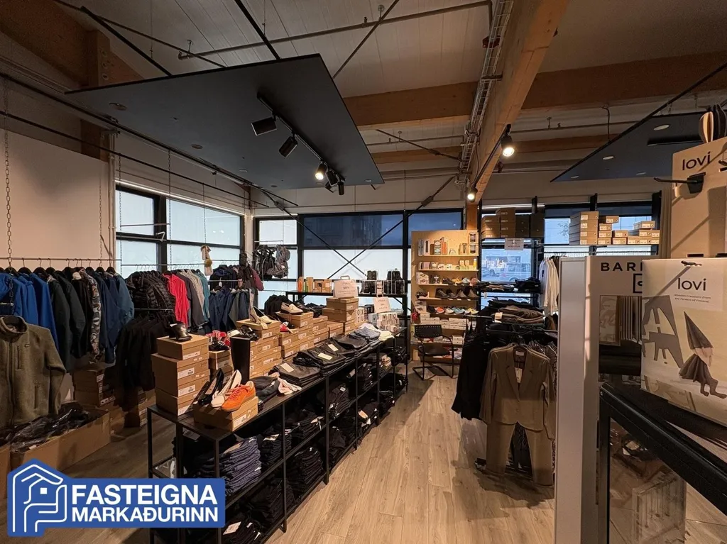 Rooms - Fashion Retail Unit in Borganes