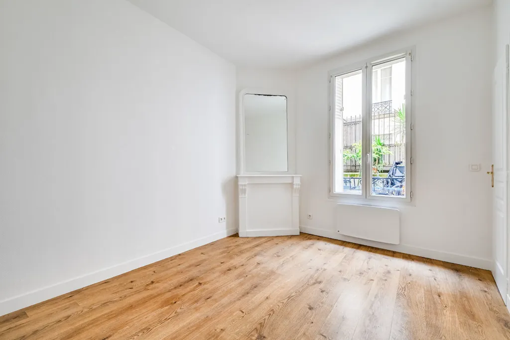 Toad - 2-Bedroom Flat with Courtyard View in Paris
