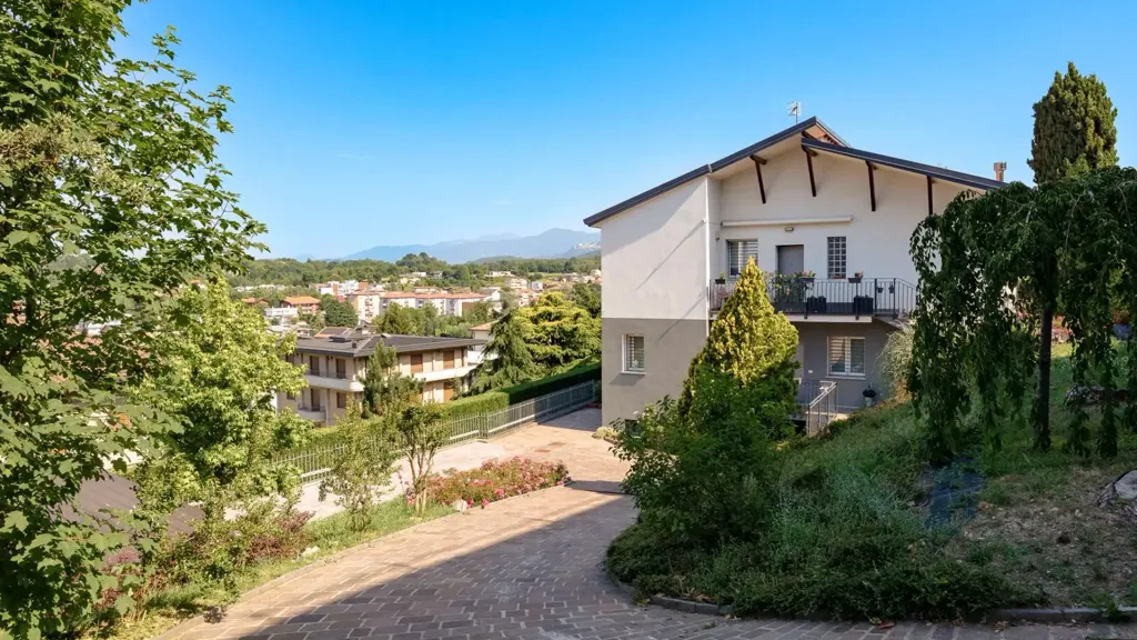 Välivaade - Luxury Villa with Private Garden in Cantù