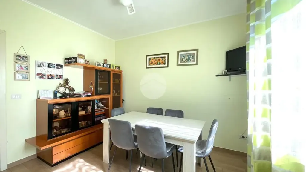 Salle à manger - Renovated Apartment with Mountain View in Brescia