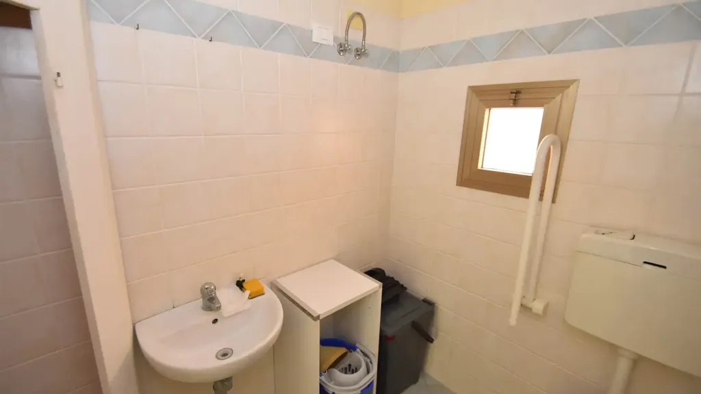 Salles de bain - Apartment with Private Courtyard in Rosignano Solvay