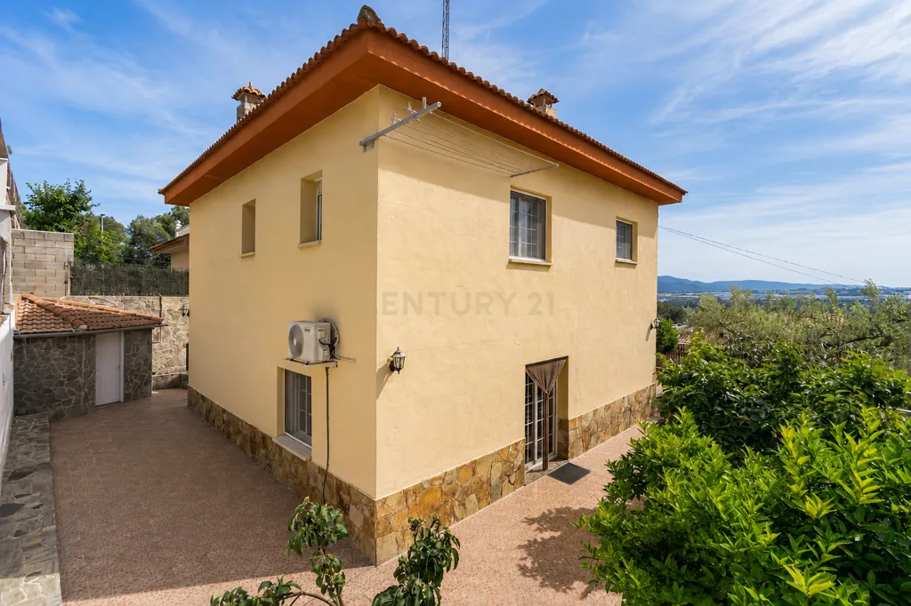 Exterior - Independent House with Montserrat Views in Abrera