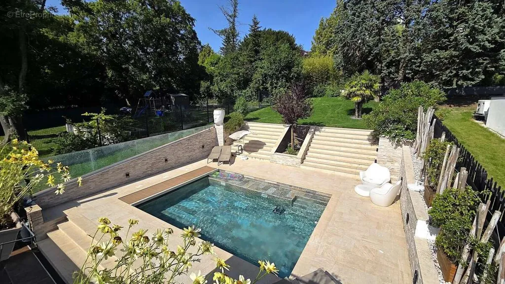 Piscine - Villa Haut de Gamme avec Piscine à Villevaude