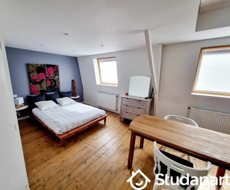 Chambres - Chambre Meublée dans Colocation avec Terrasse à Proximité du Centre