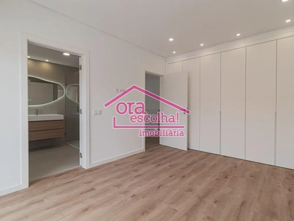Pièces - Luxury Semidetached House with Pérgola in Seixal
