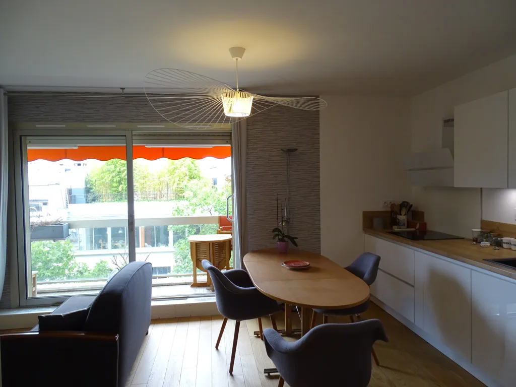 Söögituba - 2-Bedroom Paris Apartment with Balcony