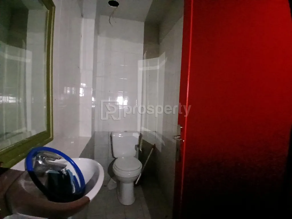 Vannitoad - Commercial Space with City View in Patra