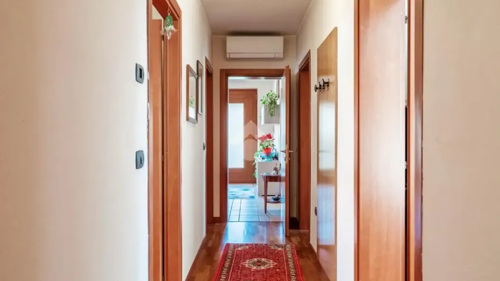 Esik - Rustic Villa with Garden in Lazise