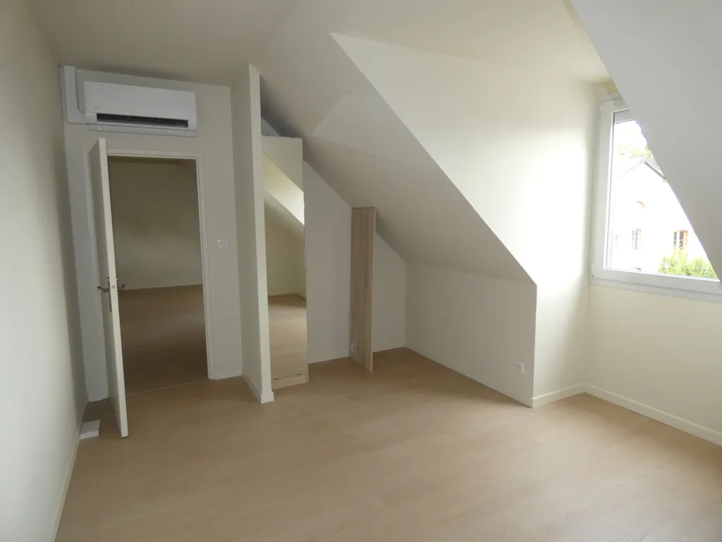 Rooms - Renovated 3-Bedroom Apartment in Beaune