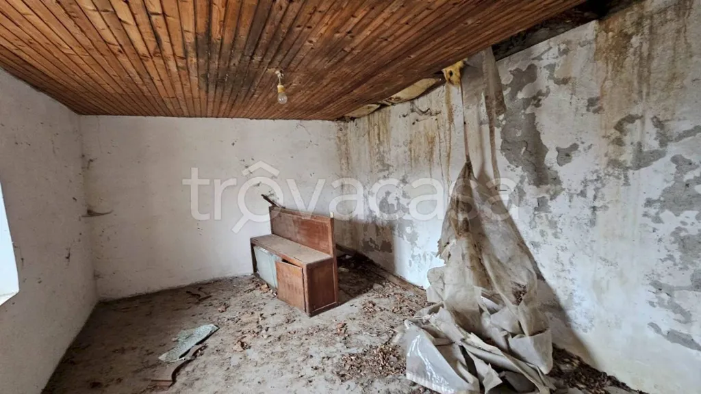Pièces - Rustic Property with Garden in Paesana