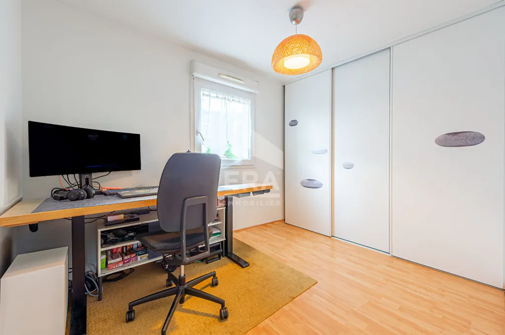 Kabinet - Balcony Flat with View in Groisy Centre