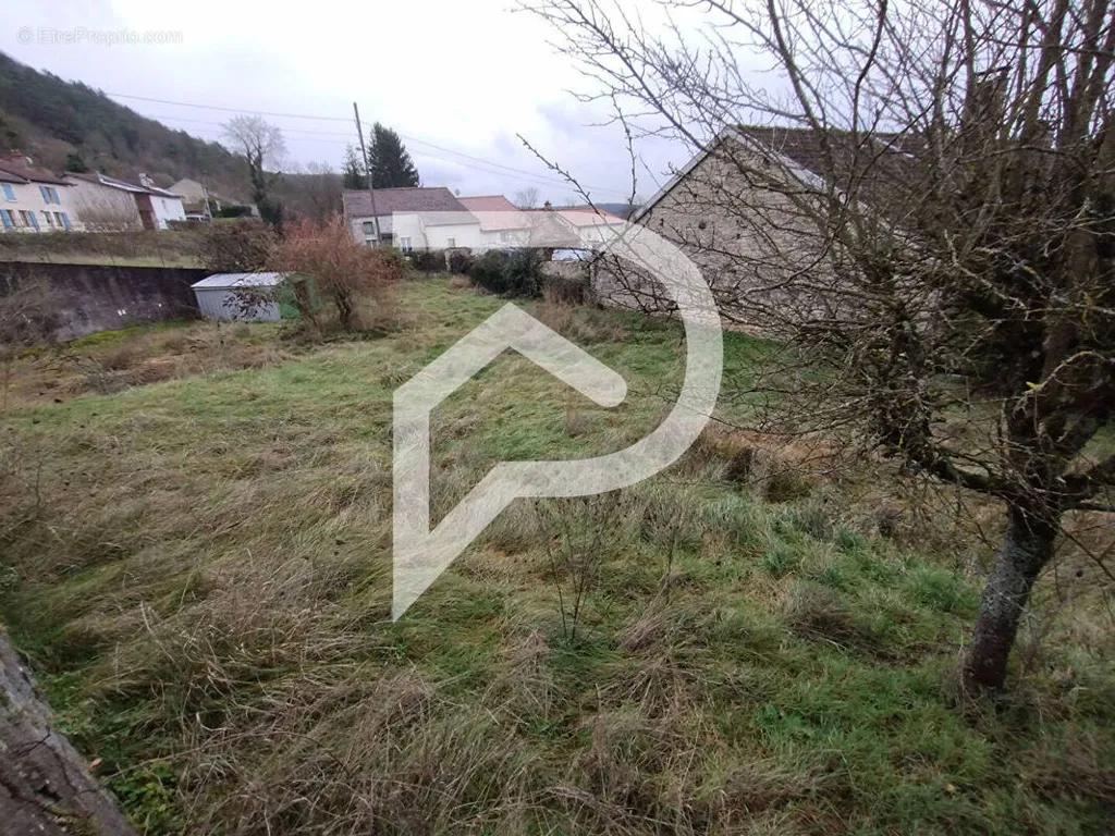 Aed - Constructible Plot with Garden in Vouécourt