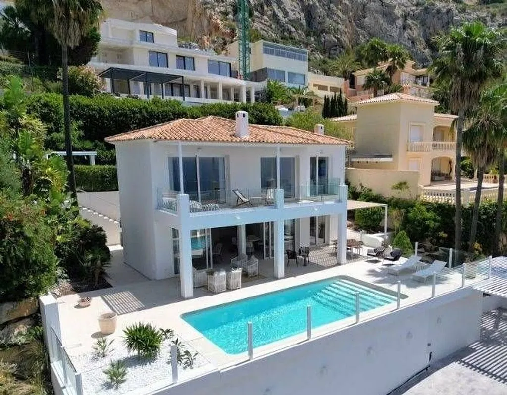 Bassein - Contemporary Villa with Pool in Altea Hills