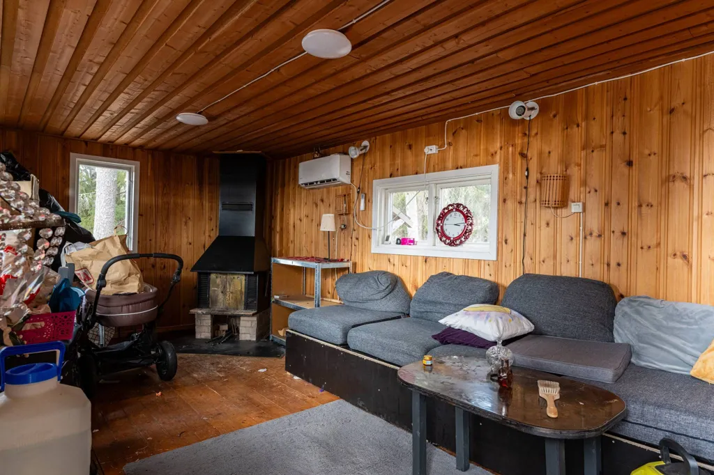 Living Room - Year-Round Cottage with Boat Access in Binnäset