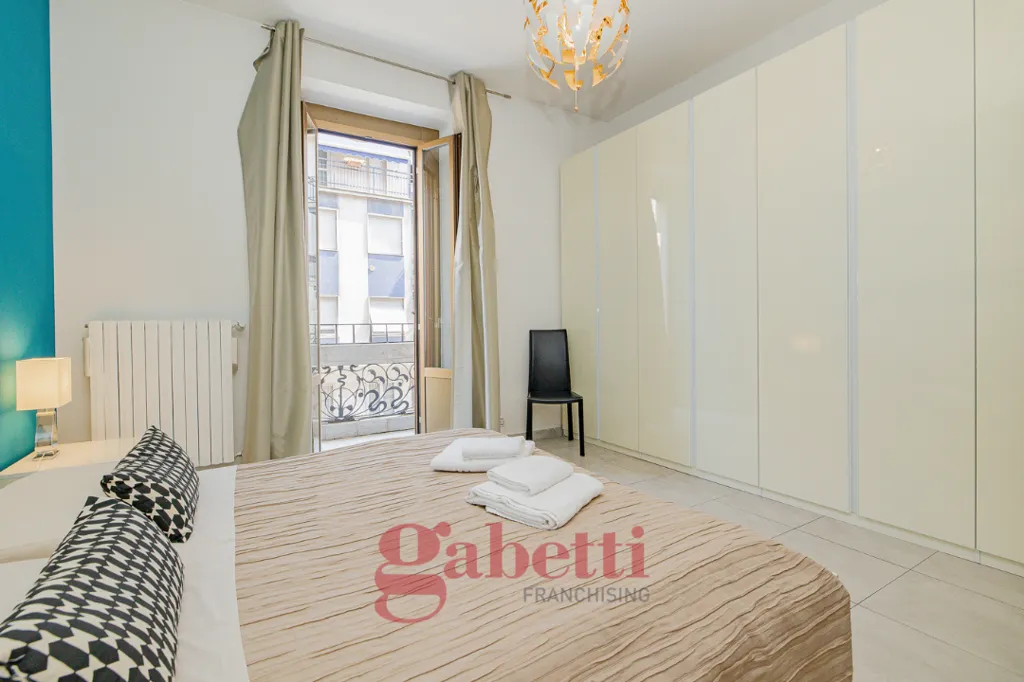 Camere da letto - Appartamento con terrazzino in stabile d'epoca a Milano