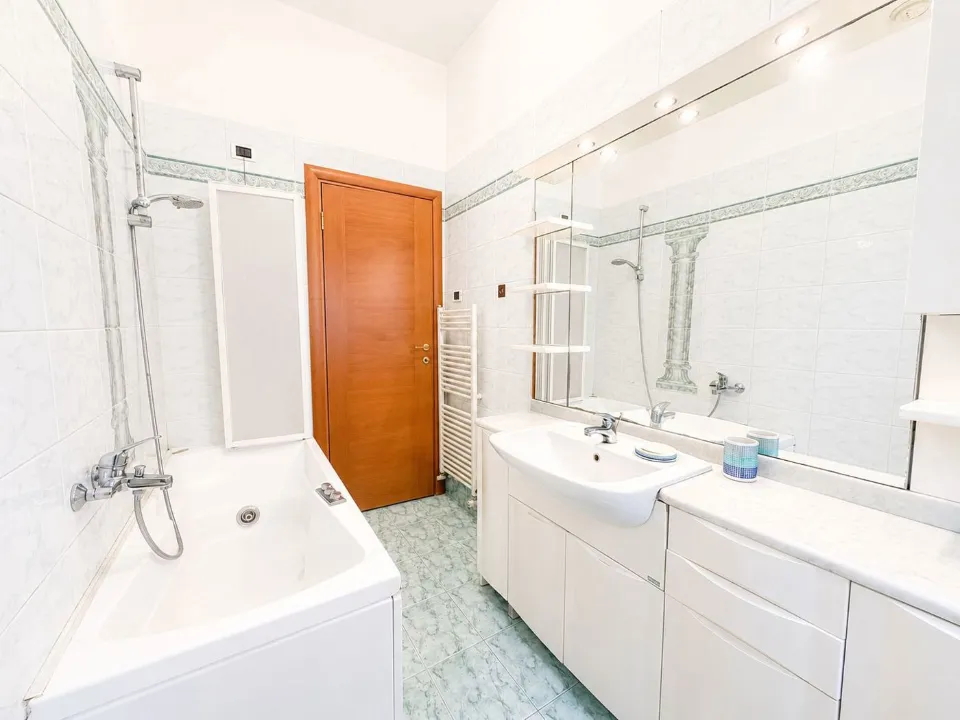 Bathrooms - Rented Apartment with Balconies in Rome