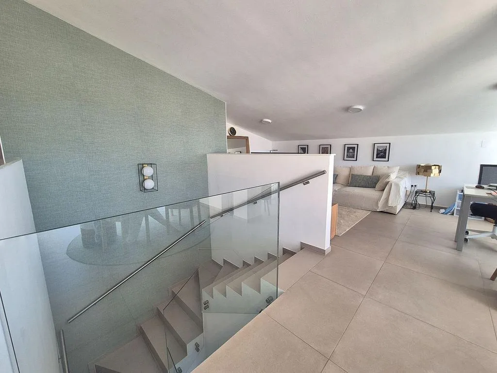 Salón - Ático duplex con terraza en Carrer de l'Estatut Valencià