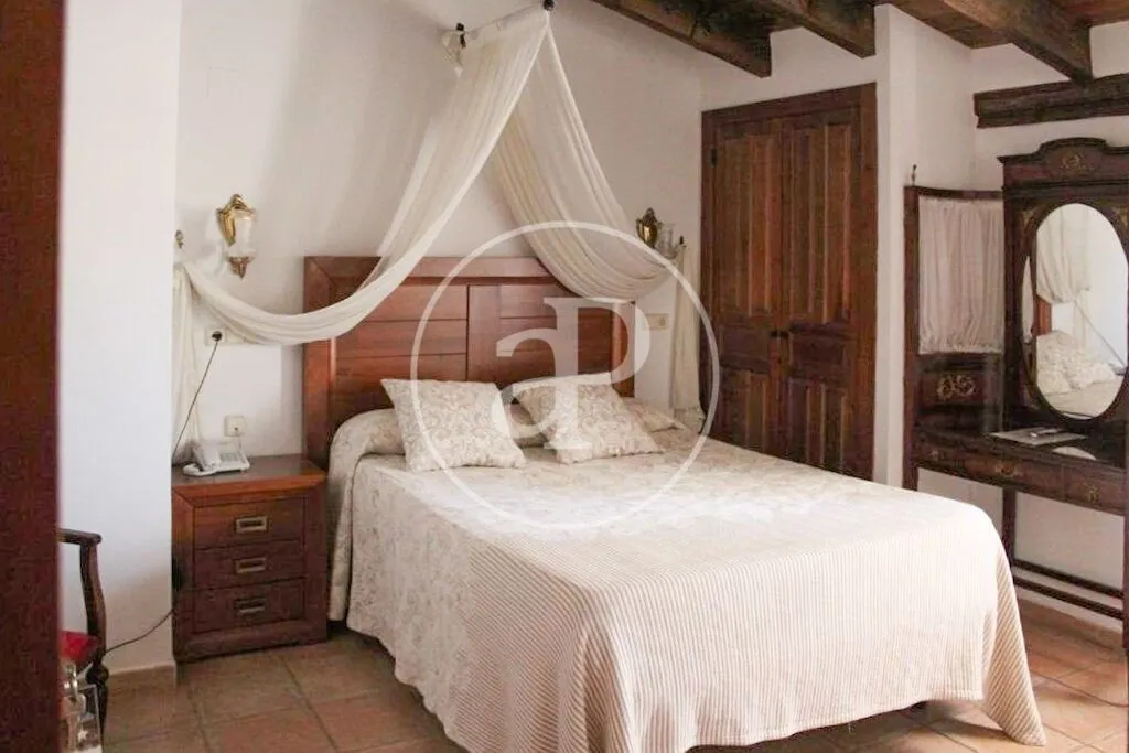 Chambres - Historic Hotel-Ready Building in Utiel
